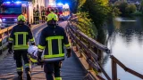 Passantin auf Holzbrücke in Maiersch nach Rettung ins Spital gebracht