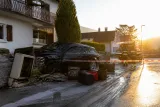 Pkw prallt in Ferndorf gegen steinernen Zaun – Fahrer leicht verletzt