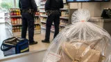 Polizei stellt nach Handtaschendiebstahl in Wels 54-Jährigen und gibt Bag wieder zurück