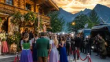 Prominentenauflauf in Kitzbühel: Almrauschparty am 31. Juli unter dem Motto „Tracht Glamour“