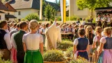 Pustritz feierte Kräutersegnung mit Tracht, Musik und Frühschoppen