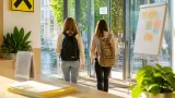 Raiffeisen startet mit 21 Lehrlingen – zwei junge Frauen aus dem Bezirk Melk beginnen Lehre