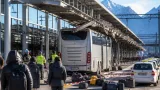 Reisecar kollidiert mit Perrondach am Bahnhof Bregenz – Fahrer wollte Fahrgäste aufnehmen