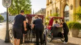 Rikschafahrten im Stadtheim ermöglichen älteren Menschen wieder Ausflüge in Wiener Neustadt