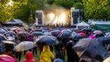 Rock- und Metal-Konzert im Bürgermeistergarten: Regen stoppt die Stimmung nicht