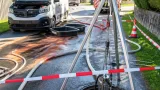 Rund 50 Liter Diesel ausgelaufen: Feuerwehren sichern Einsatzstelle in Möderndorf