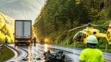 Schwerer Motorradsturz auf B114 bei Hohentauern: 16-Jähriger ins LKH Graz geflogen