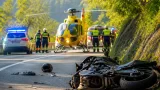 Schwerer Motorradunfall auf Thierseestraße in Kufstein: Biker ins Innsbrucker Klinikum geflogen