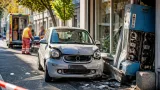 Senior in Klagenfurt beim Einparken geblendet – Auto schlägt gegen Tabakautomaten