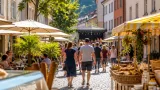 Sommer in Bludenz: Altstadt als Treffpunkt für Einkaufen, Genuss und Veranstaltungen