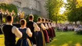 Tradition und historische Tänze: Siebenbürger Volkstanzgruppe in den Burggartenkonzerten in Wels