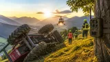 Traktor überschlägt sich in Liezen: 63‑Jähriger nach Arbeitsunfall ins UKH Linz geflogen
