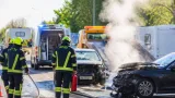 Unfall auf der Hallegger Straße in Klagenfurt: Feuerwehr verhindert Brand