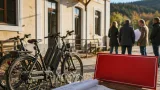 Verkauf des Bahnhofsareals Gstadt vertagt: Nachverhandlungen über Nutzung und Sanitäranlage