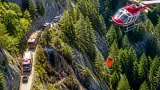 Waldbrand bei Weißenbach gelöscht — Einsatz zwingt Feuerwehren an Grenze