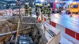 Zwei Fahrzeuge durchbrechen Absperrungen bei Brückenbaustelle auf B137 – Feuerwehr im Einsatz