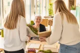 Zwei FSJ‑Jahre im PBZ Waidhofen/Thaya gehen zu Ende: Anerkennung für Engagement in der Pflege