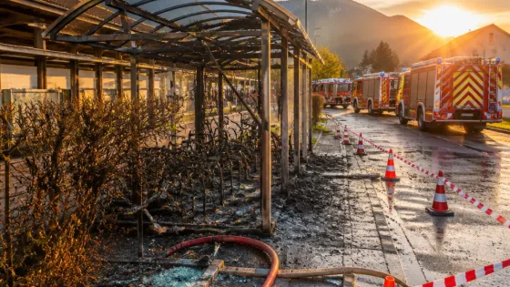 Explodierter E‑Bike‑Akku zerstört überdachten Radplatz beim Reuttener Bahnhof