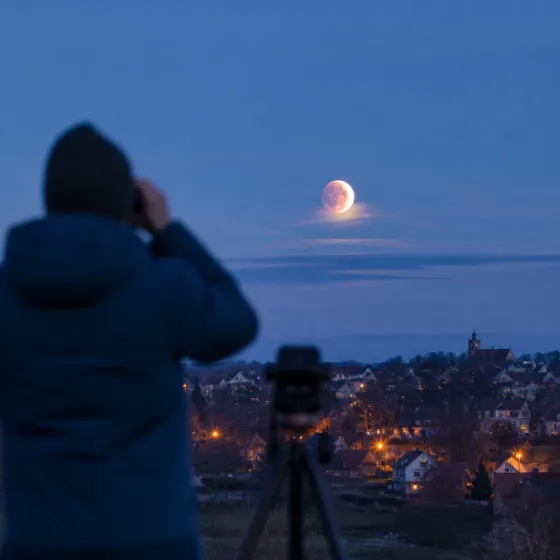 Partielle Mondfinsternis in Deutschland: Sichtbar, kurz und wetterabhängig — so sehen Sie sie live