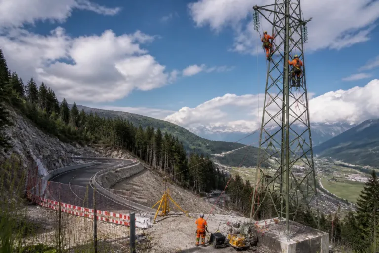 Vorarbeiten für Fernpasstunnel: Hochspannungsleitung am Südportal wird umgebaut