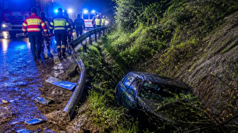 Alkohol hinterm Steuer: Pkw stürzt bei Assling über Hang – ein 18‑Jähriger in kritischem Zustand