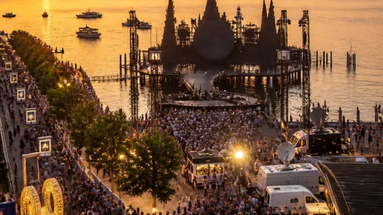 Bregenzer Festspiele feierlich eröffnet: 80. Ausgabe mit Staatsgast und Open‑Air‑Ausstellung