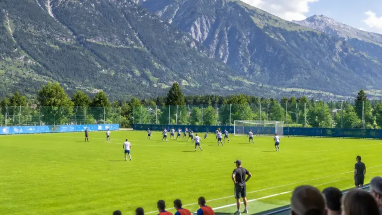 Bundesligist FC Augsburg erzielt 15:0-Sieg beim SC Schwaz im Trainingslager