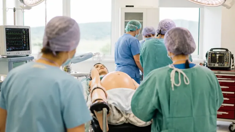 Deutschlandsberg: Teamtraining im Kreißsaal stärkt Sicherheit bei geburtshilflichen Notfällen