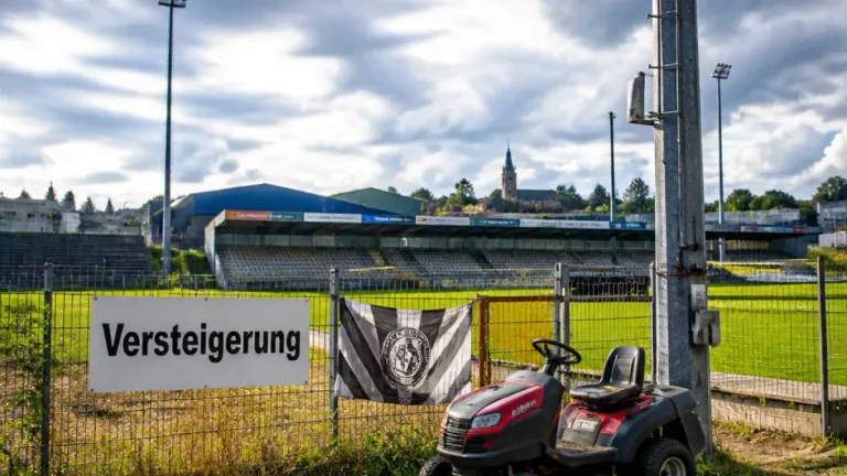 DSV Leoben drohen Versteigerung von Flutlicht und Rasenmäher — Klub versucht Rettung