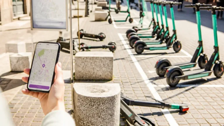 E-Scooter in Wiener Neustadt: Fünf Stationen, viele Probleme – wer zahlt den Preis?