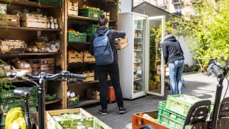 Foodsharing in Innsbruck: Fairteiler stark nachgefragt – neue Standorte gesucht