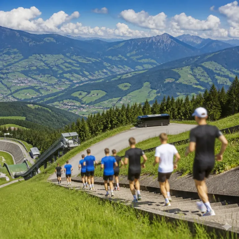 Dynamo Dresden nutzt Trainingslager in Windischgarsten – Freizeitprogramm führt zur Kulm‑Skiflugschanze