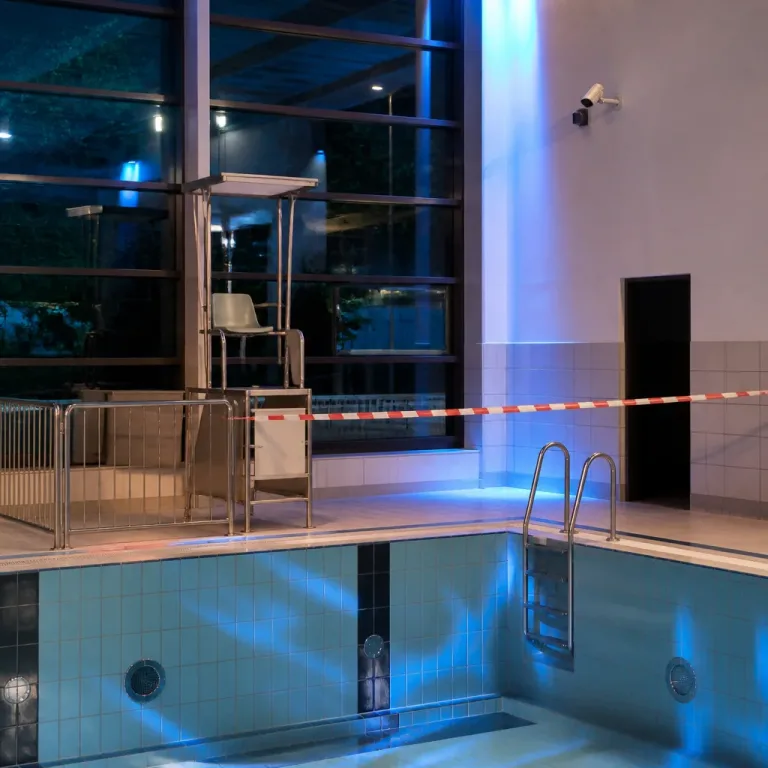 41-Jähriger in Frankfurter Schwimmbad festgenommen — Ermittlungen wegen sexueller Belästigung