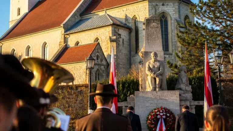 Friedensmesse des ÖKB in St. Andrä: Herzogenburg gedenkt am Kriegerdenkmal