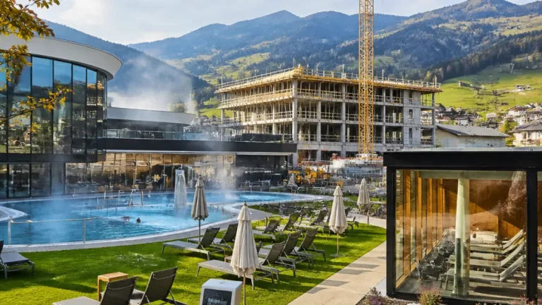 Geplantes Thermenhotel in Altenmarkt löst Debatte über Kapazität und Reservierungen aus