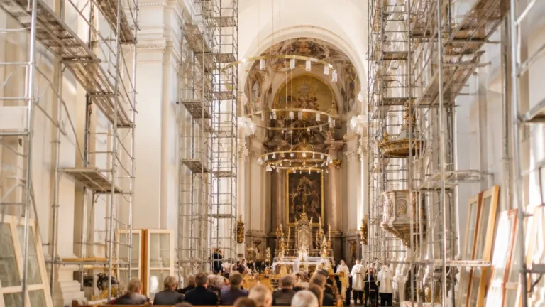 Innenrenovierung der Villacher Nikolaikirche soll Ende August abgeschlossen sein