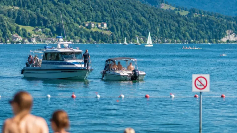 Kontrollen am Traunsee: Regeln, Schutzzonen und Alkohollimits für sicheren Badesommer