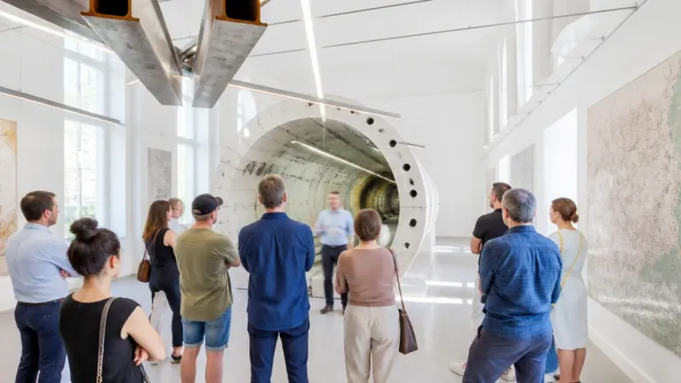 Künstlerische Auseinandersetzung mit Mobilität: »TRANSFER I« noch bis 30. August im Laßnitzhaus