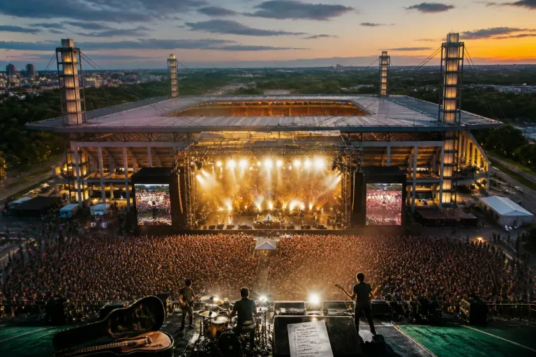 BAP feiert 50 Jahre: Niedecken eröffnet Jubiläum mit Konzert im Rheinenergie-Stadion