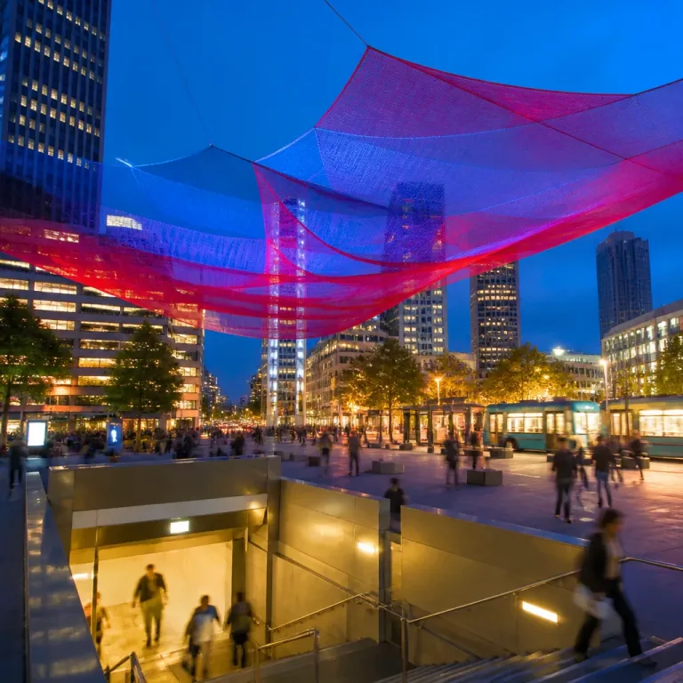 Frankfurt hängt zweimillionen-Euro-Netz über Konstablerwache – Diskussion um Sinn und Zweck