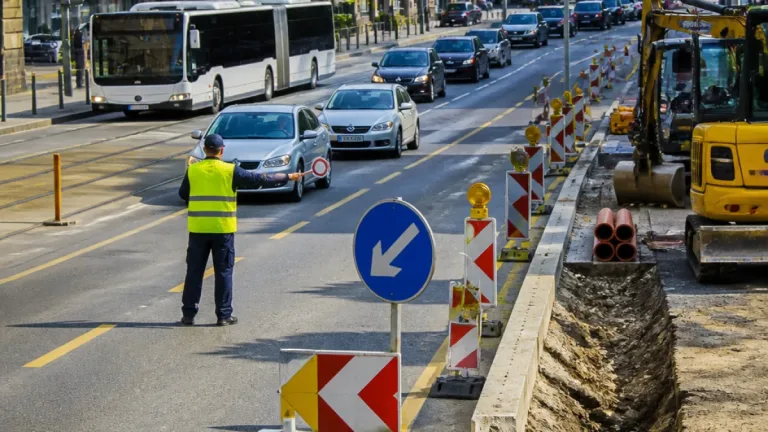 Kurzfristige Baustellen und Ersatzverkehr: Diese Straßen und Bim-Linie betreffen Graz