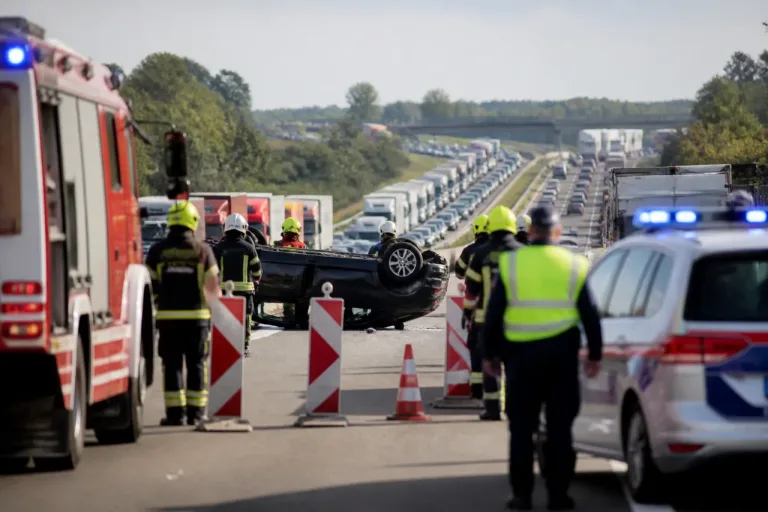 Marchtrenk: Überschlag im A25‑Baustellenbereich führte zu einstündiger Totalsperre