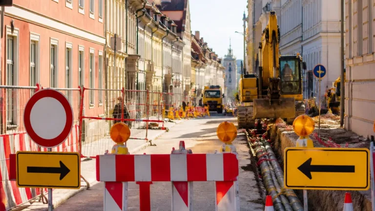 Monate lange Bauarbeiten in Klagenfurt: Sperren, Umleitungen und Termine im Überblick