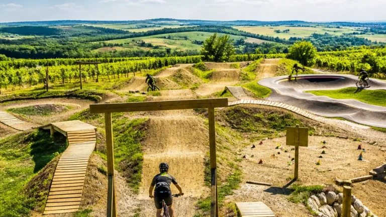 Mountainbike-Offensive im Bezirk Mistelbach: RLC Schrick startet Trailcenter und Eventjahr