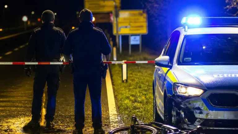 Nächtliche Kontrollen: Zwei Fluchtversuche enden mit Schaden am Polizeiauto und Festnahme