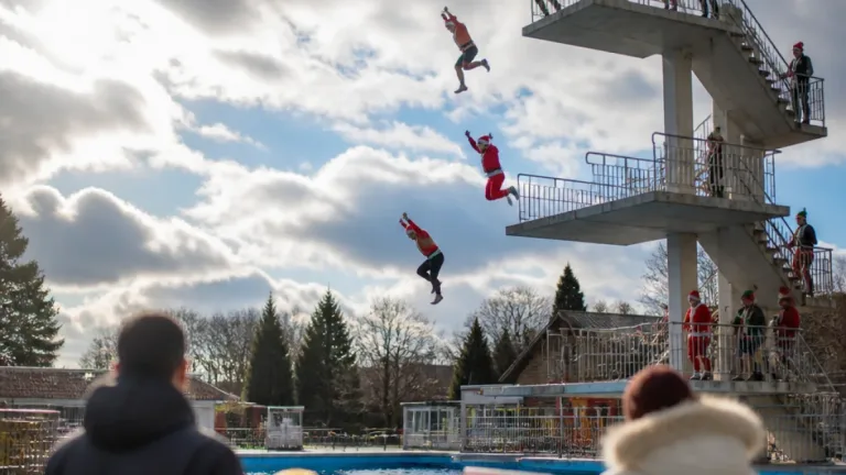 Neuer Termin fürs FZ.Fest: Turmspringen im Weihnachtsoutfit am 2. August