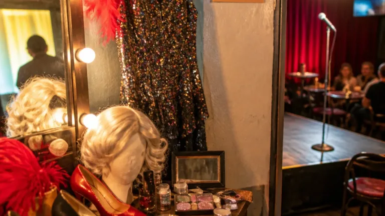 Neunkircher Verkäufer tritt in Freizeit als Drag Queen Glinda Glytter auf