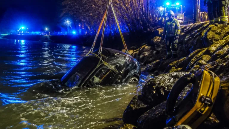 Pkw stürzt in die Salzach: Bergung nach nächtlichem Unfall zwischen Zell am See und Bruck
