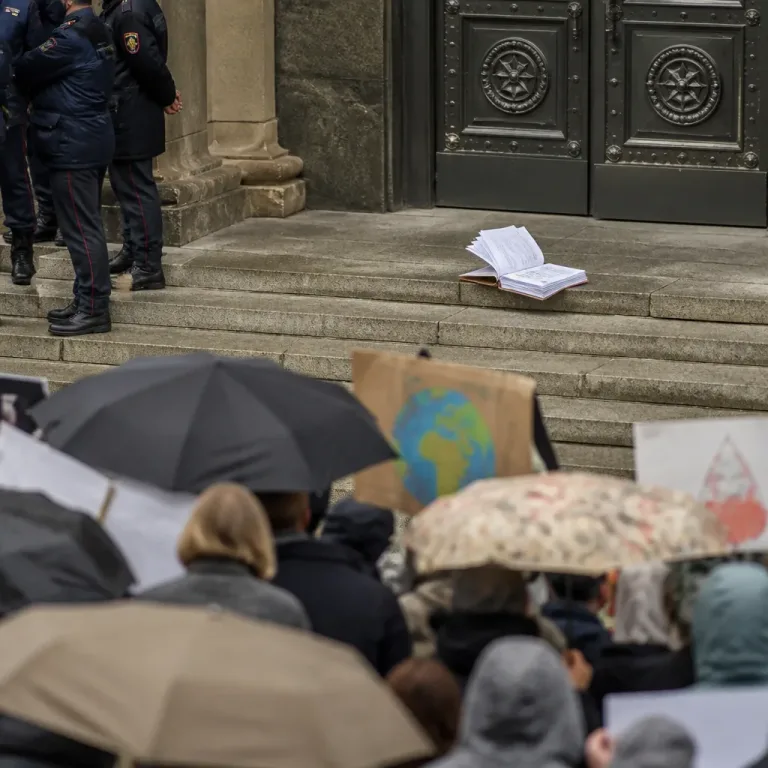 Oberstes Gericht verwehrt Jabloko Teilnahme an Duma-Wahl — Proteste und Berufung angekündigt