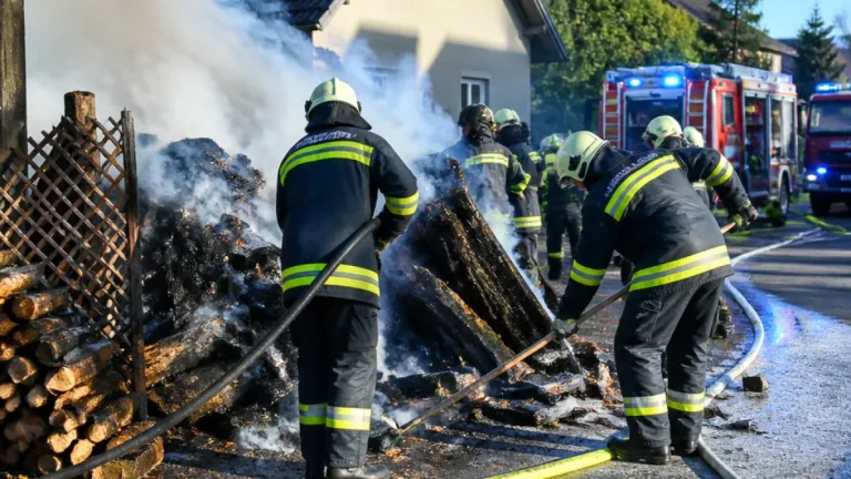 Schnelles Eingreifen verhindert Übergreifen von Freiflächenbrand auf Gebäude